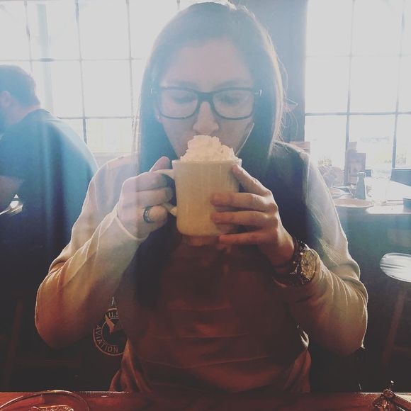 Meet your Posher, Mariana - Picture 1 of 1